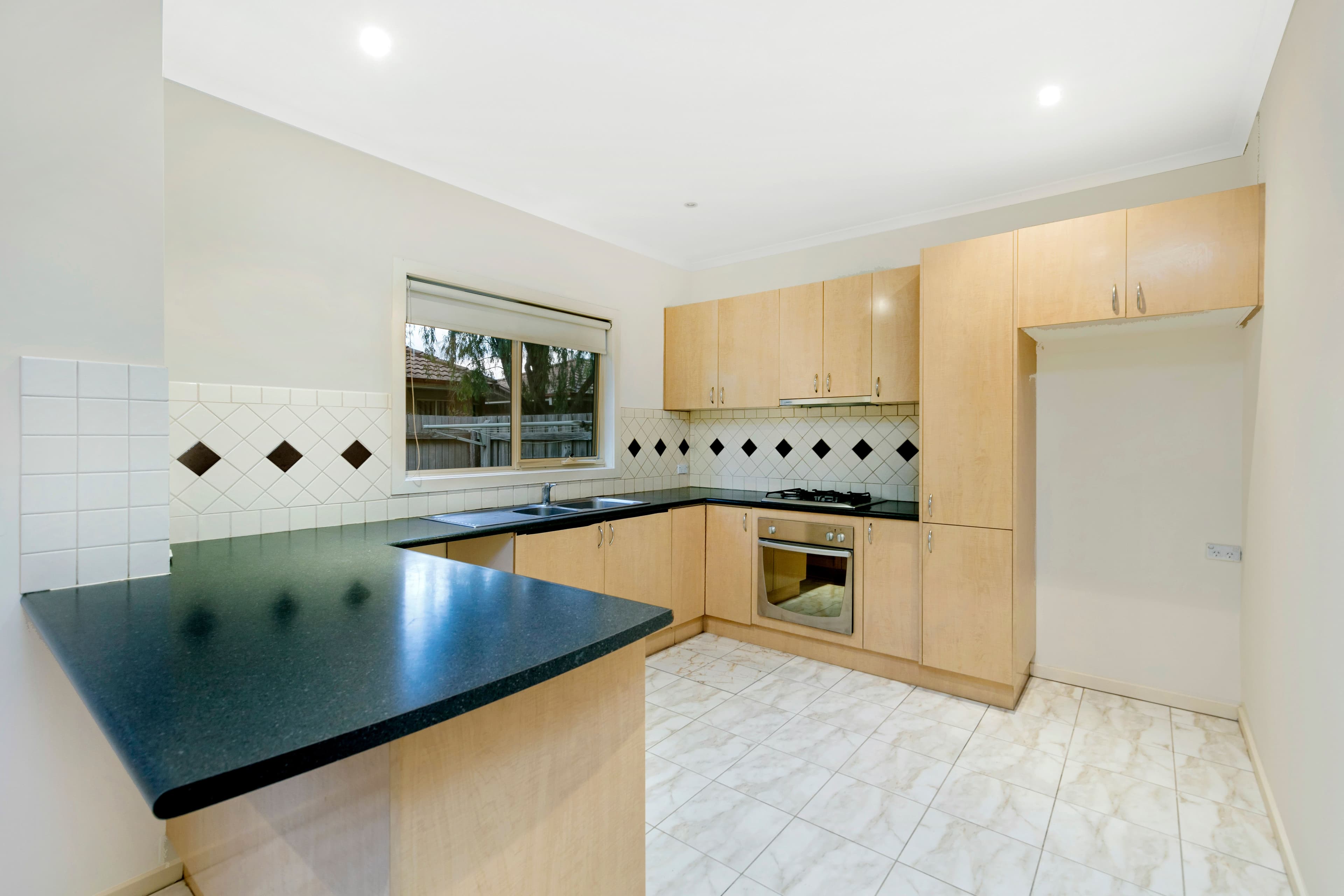 4 Bethune Court, Seaford VIC 3198, Seaford - Thumbnail 2