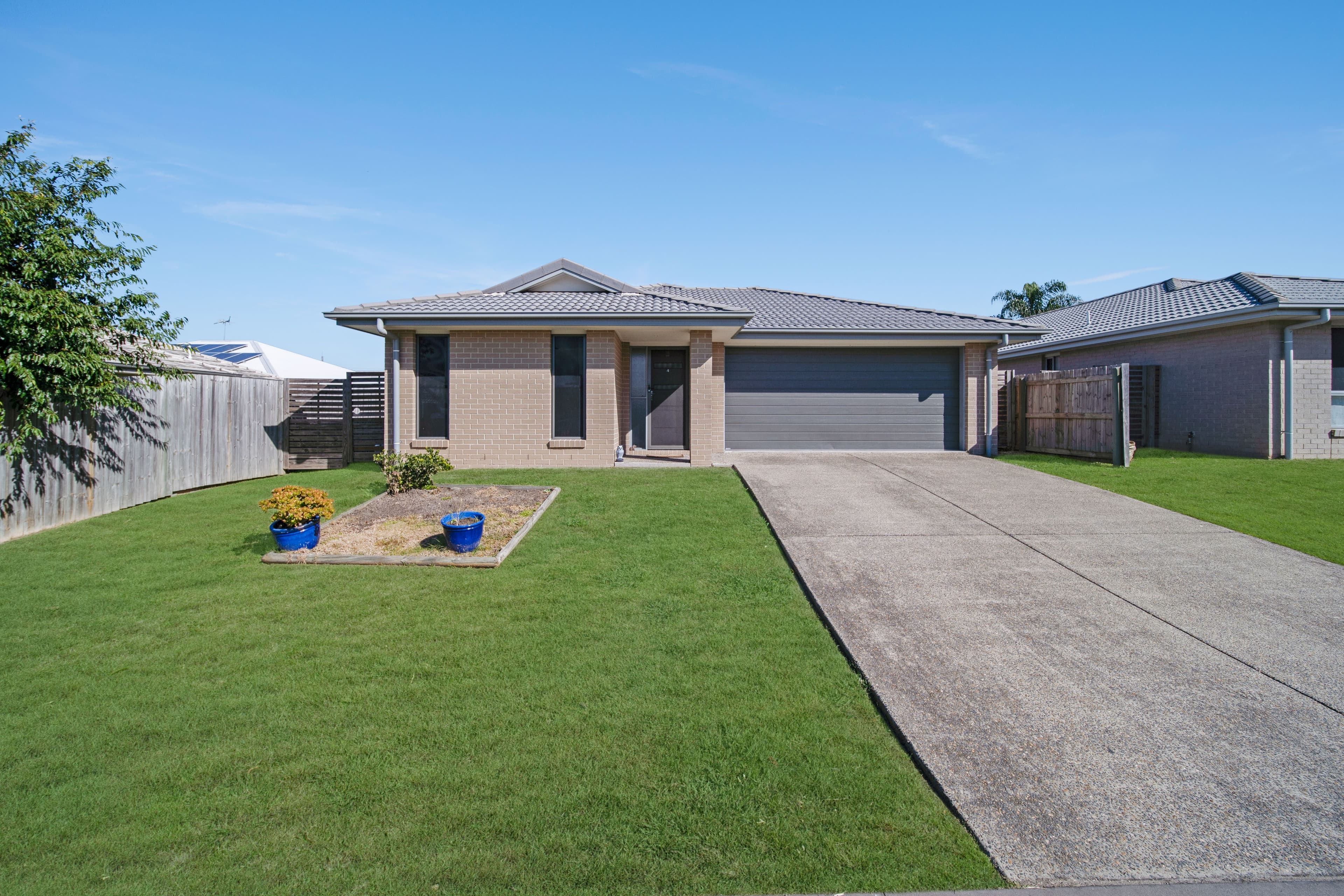 4 Deschamps Close, Loganlea QLD 4131, Loganlea - Image 1