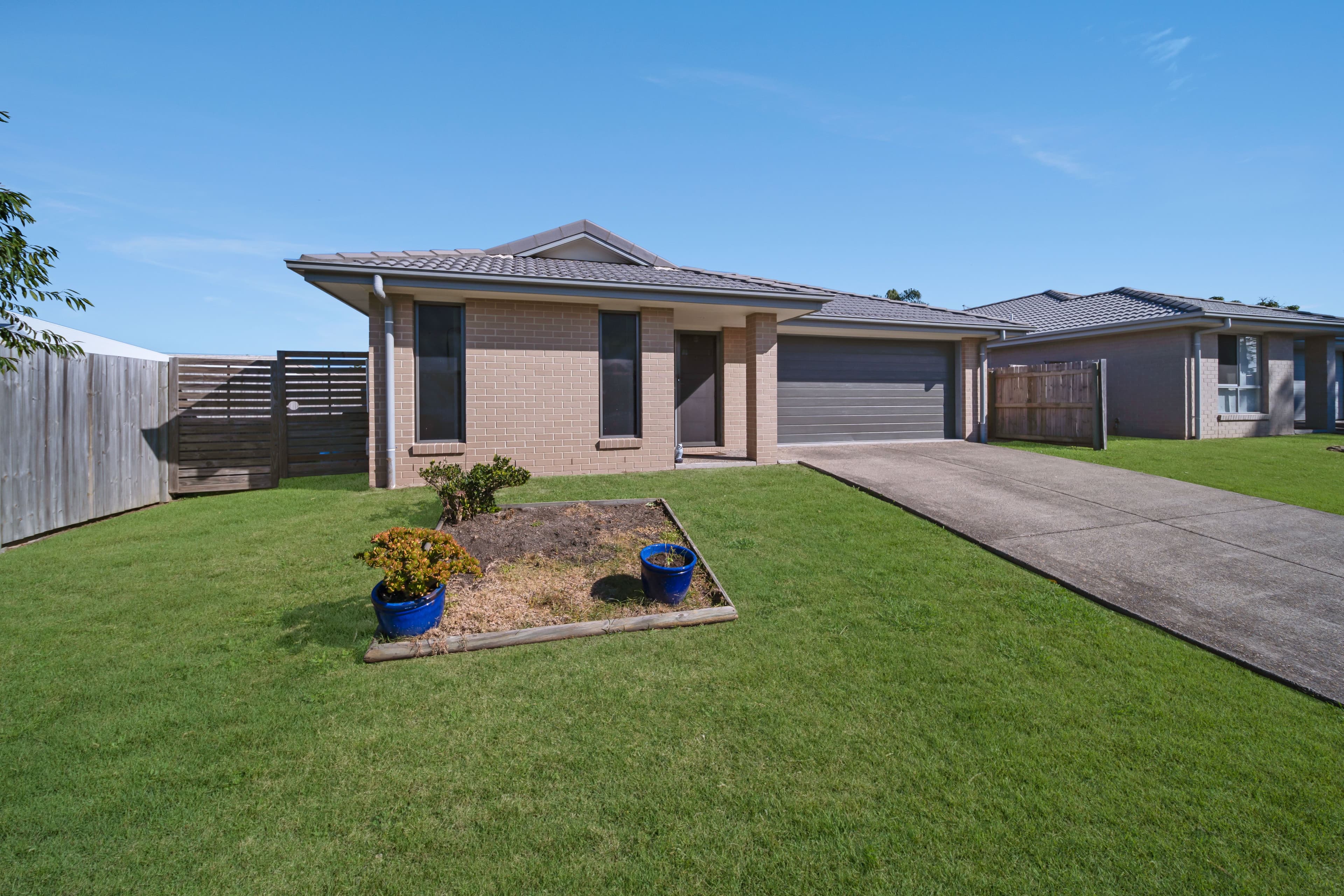 4 Deschamps Close, Loganlea QLD 4131, Loganlea - Thumbnail 2