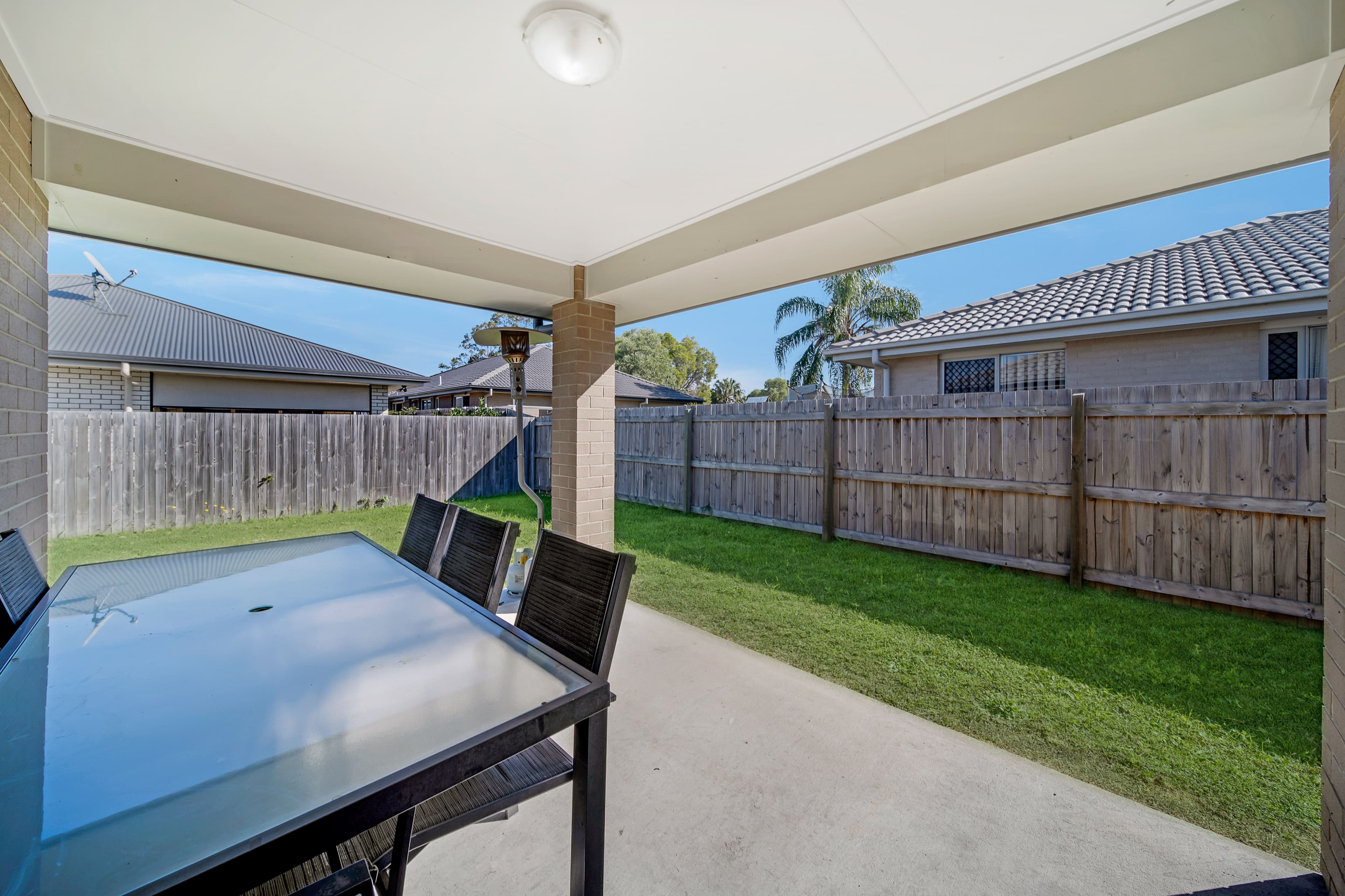 4 Deschamps Close, Loganlea QLD 4131, Loganlea - Thumbnail 3