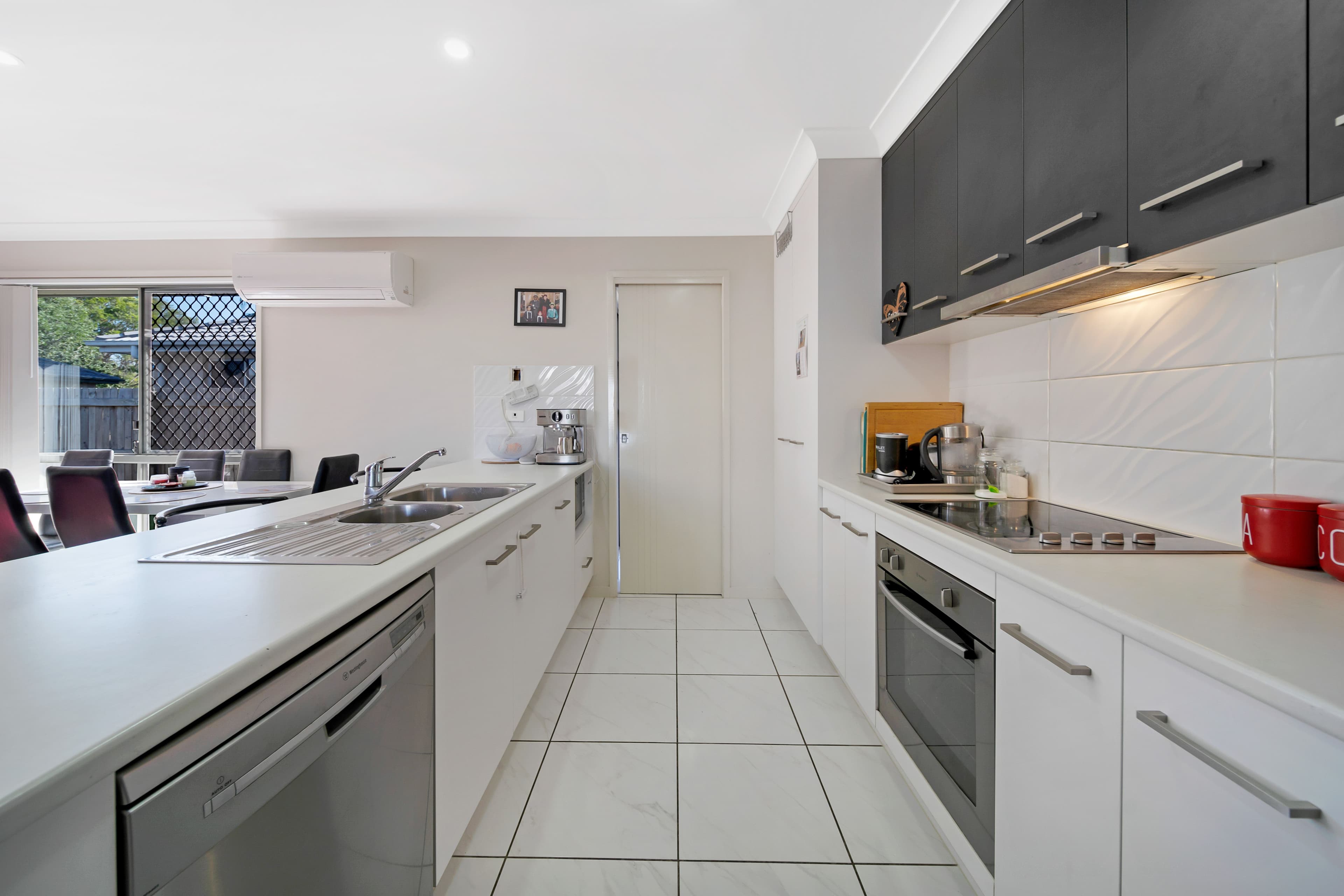 4 Deschamps Close, Loganlea QLD 4131, Loganlea - Thumbnail 5