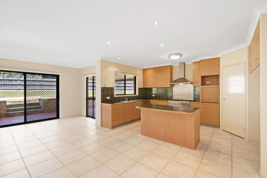 5 Pearson Court, North Lakes QLD 4509, North Lakes - Thumbnail 4