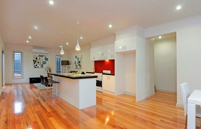 31 Boldrewood Parade, RESERVOIR VIC 3073, Reservoir - Thumbnail 4