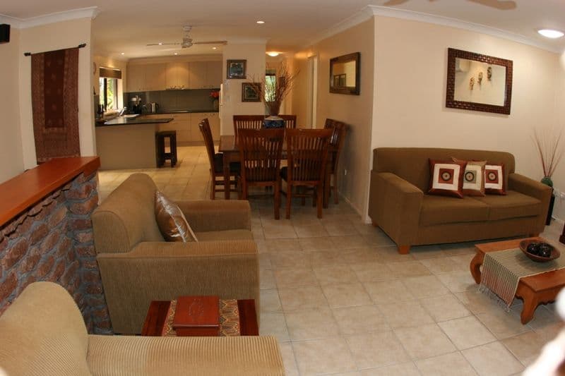 26 Wayfarer Avenue, MERMAID WATERS QLD 4218, Mermaid Waters - Thumbnail 2