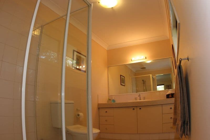 26 Wayfarer Avenue, MERMAID WATERS QLD 4218, Mermaid Waters - Thumbnail 7