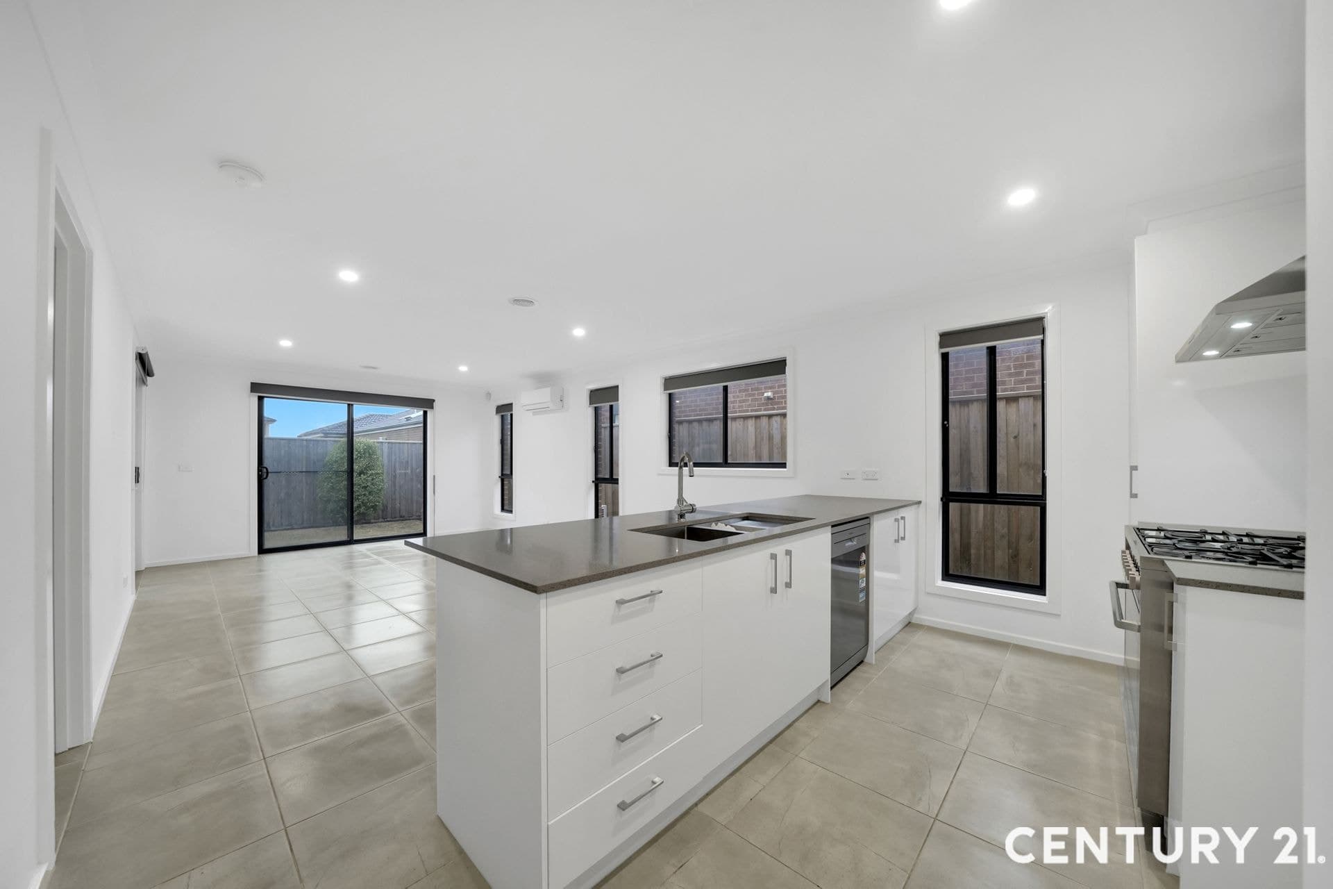 Suite 4 241-244 Caroline Springs Blvd, Caroline Springs, VIC, 3023, Rockbank - Thumbnail 4