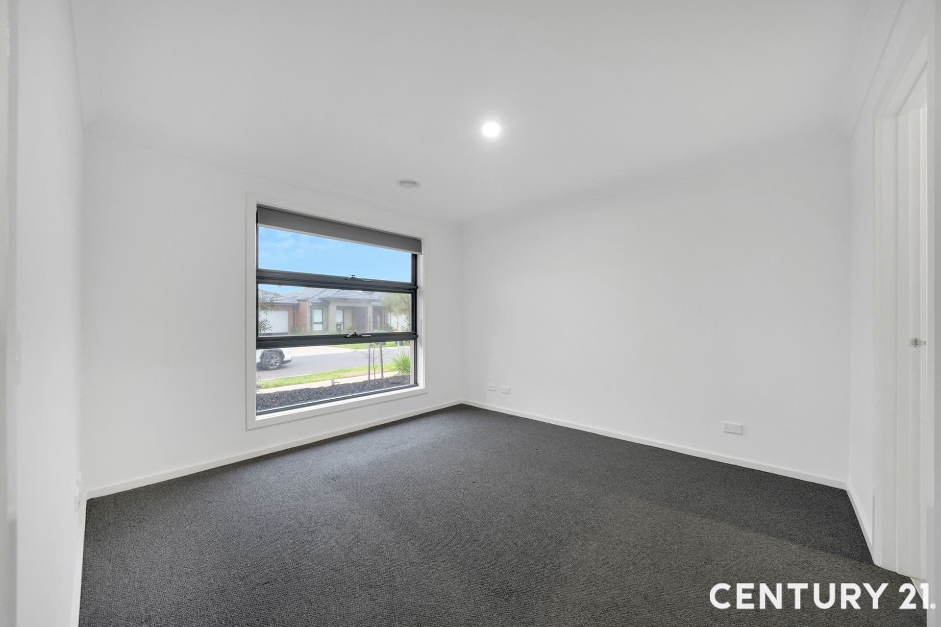Suite 4 241-244 Caroline Springs Blvd, Caroline Springs, VIC, 3023, Rockbank - Thumbnail 5