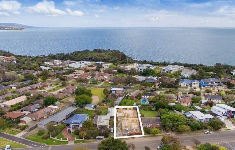 33 Strachans Road, Mornington VIC 3931, Mornington - Thumbnail 2