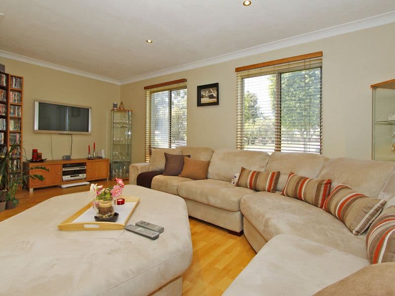 17 Lenhay Court, WILLETTON WA 6155, Willetton - Thumbnail 2