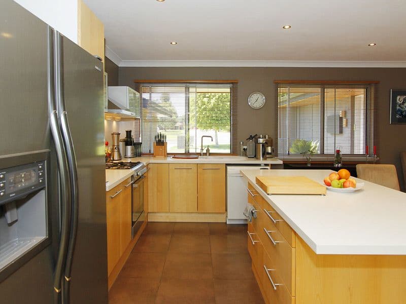 17 Lenhay Court, WILLETTON WA 6155, Willetton - Thumbnail 4