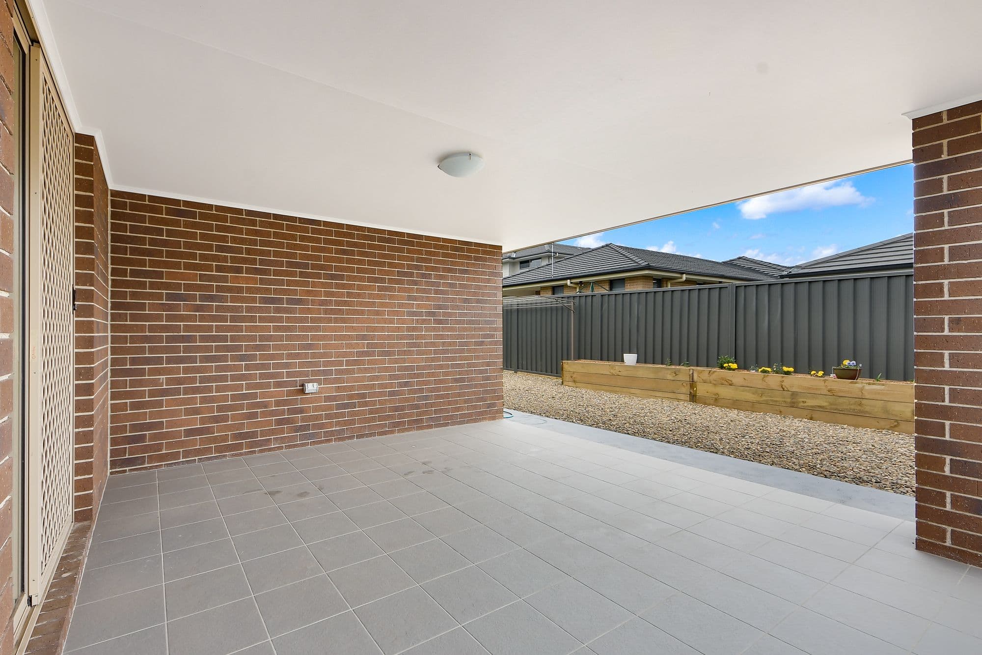 25 Austen Boulevard, Spring Farm - Thumbnail 2