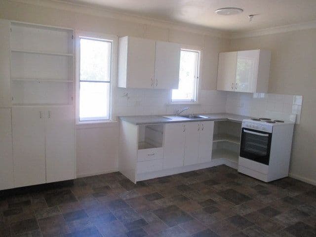8 Greene Avenue, Coonamble - Thumbnail 2