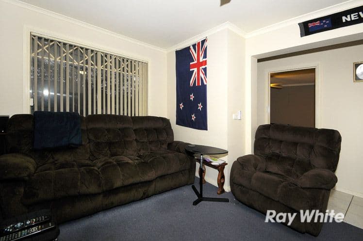 2 Nyarrin Place, CRANBOURNE WEST VIC 3977, Cranbourne West - Thumbnail 5