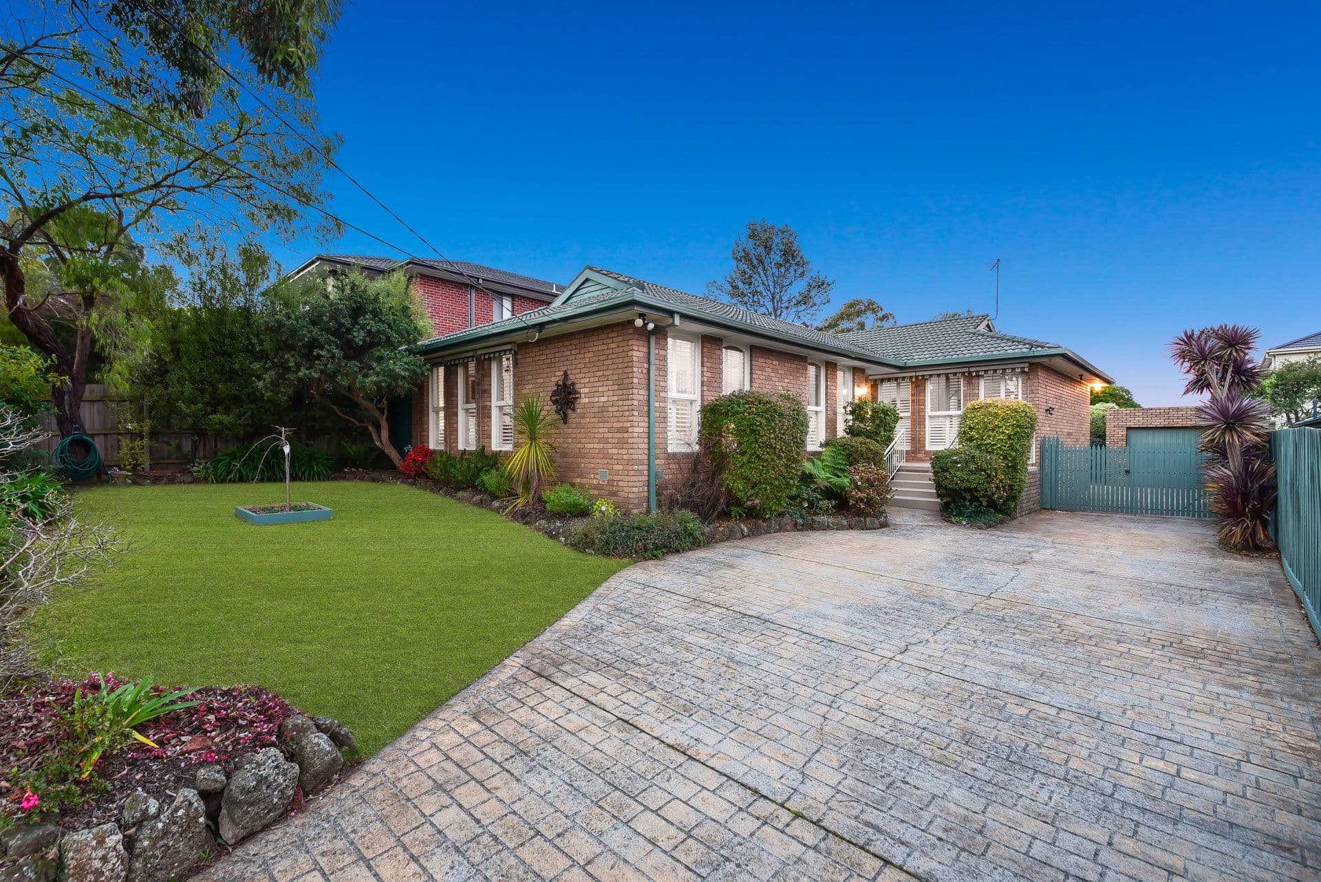 8 Diamond Avenue, Glen Waverley VIC 3150, Glen Waverley - Image 1