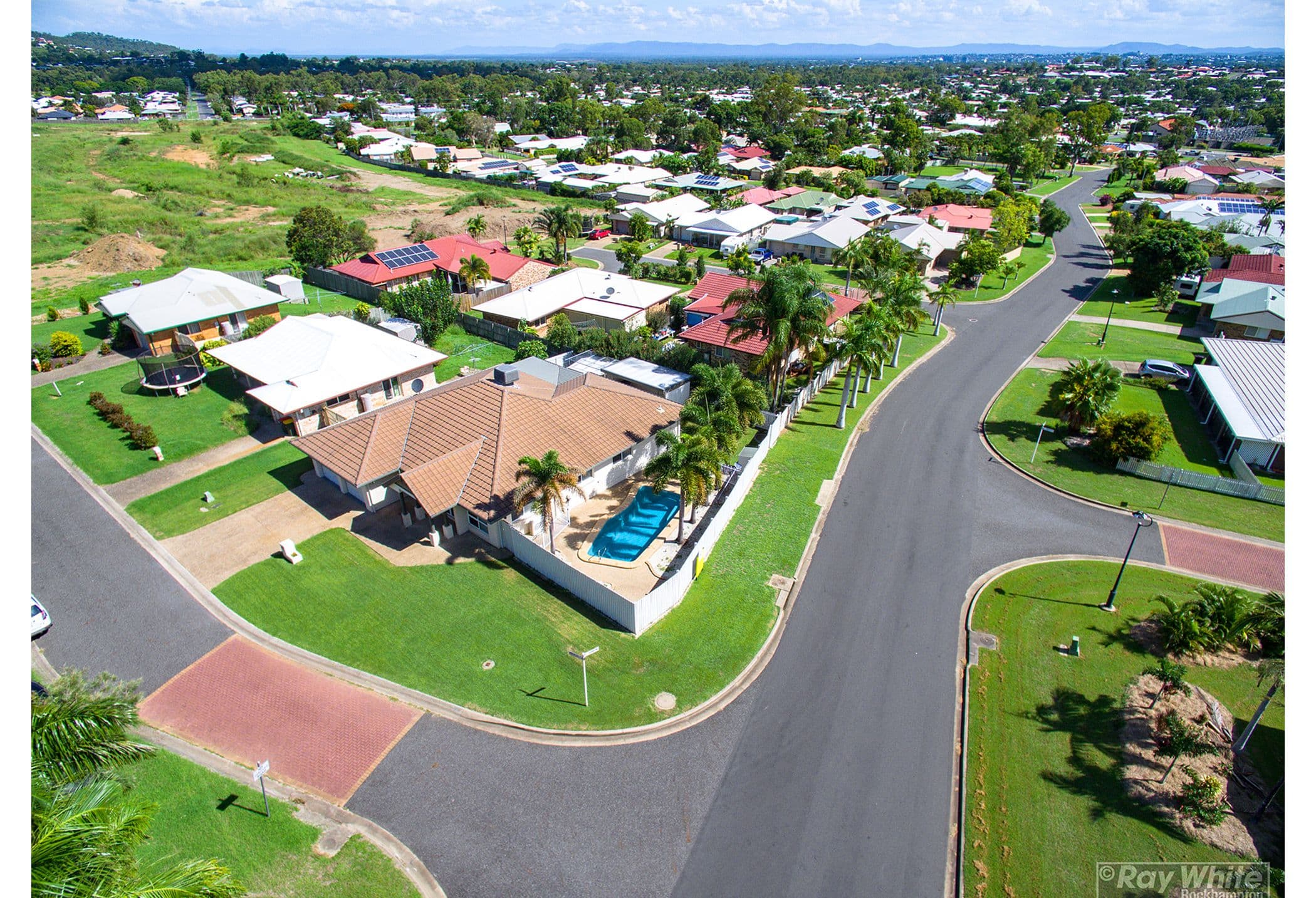 2 Nardoo Close, Norman Gardens QLD 4701, Norman Gardens - Thumbnail 2