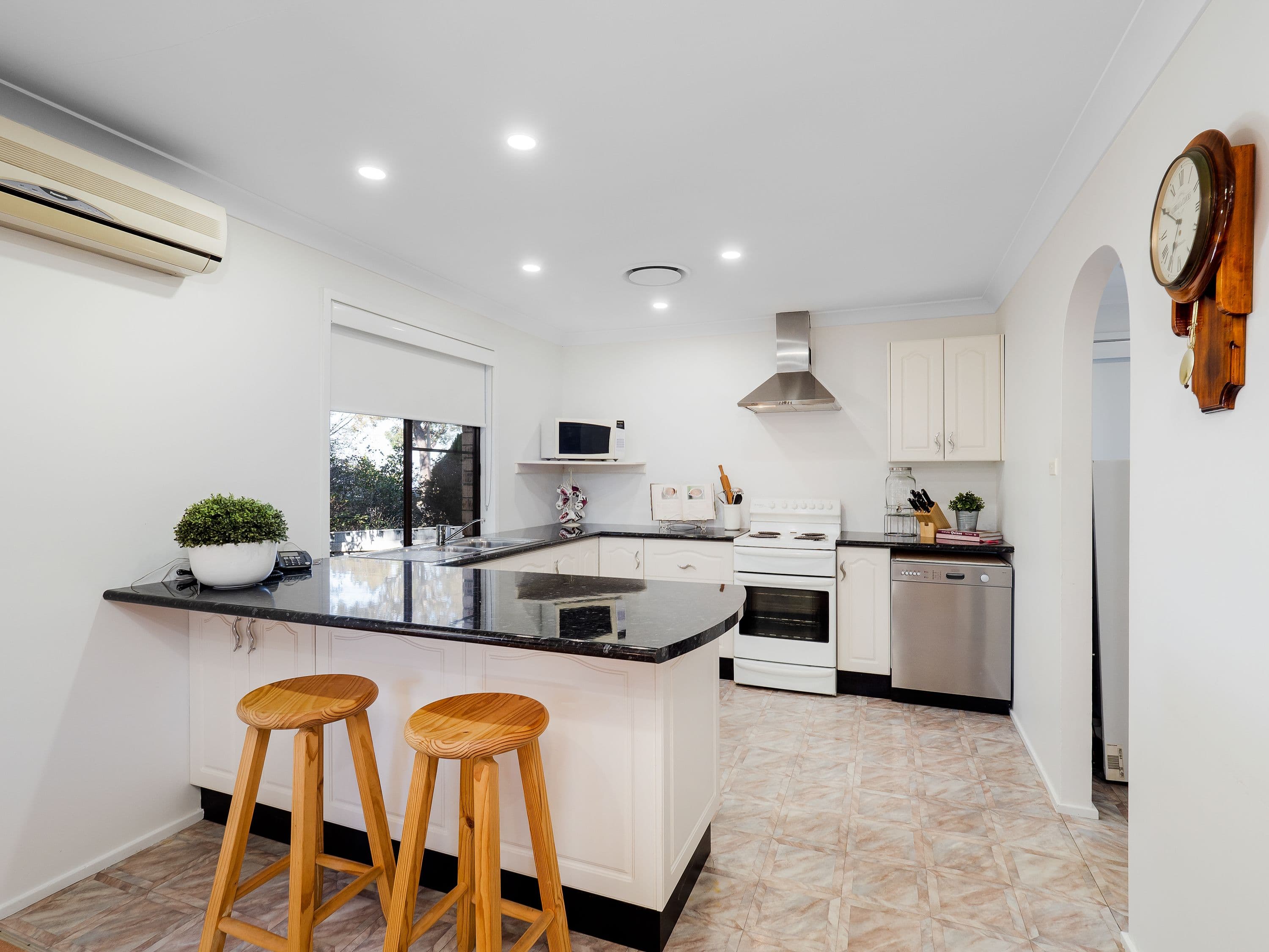 294 Lieutenant Bowen Drive, Bowen Mountain - Thumbnail 4