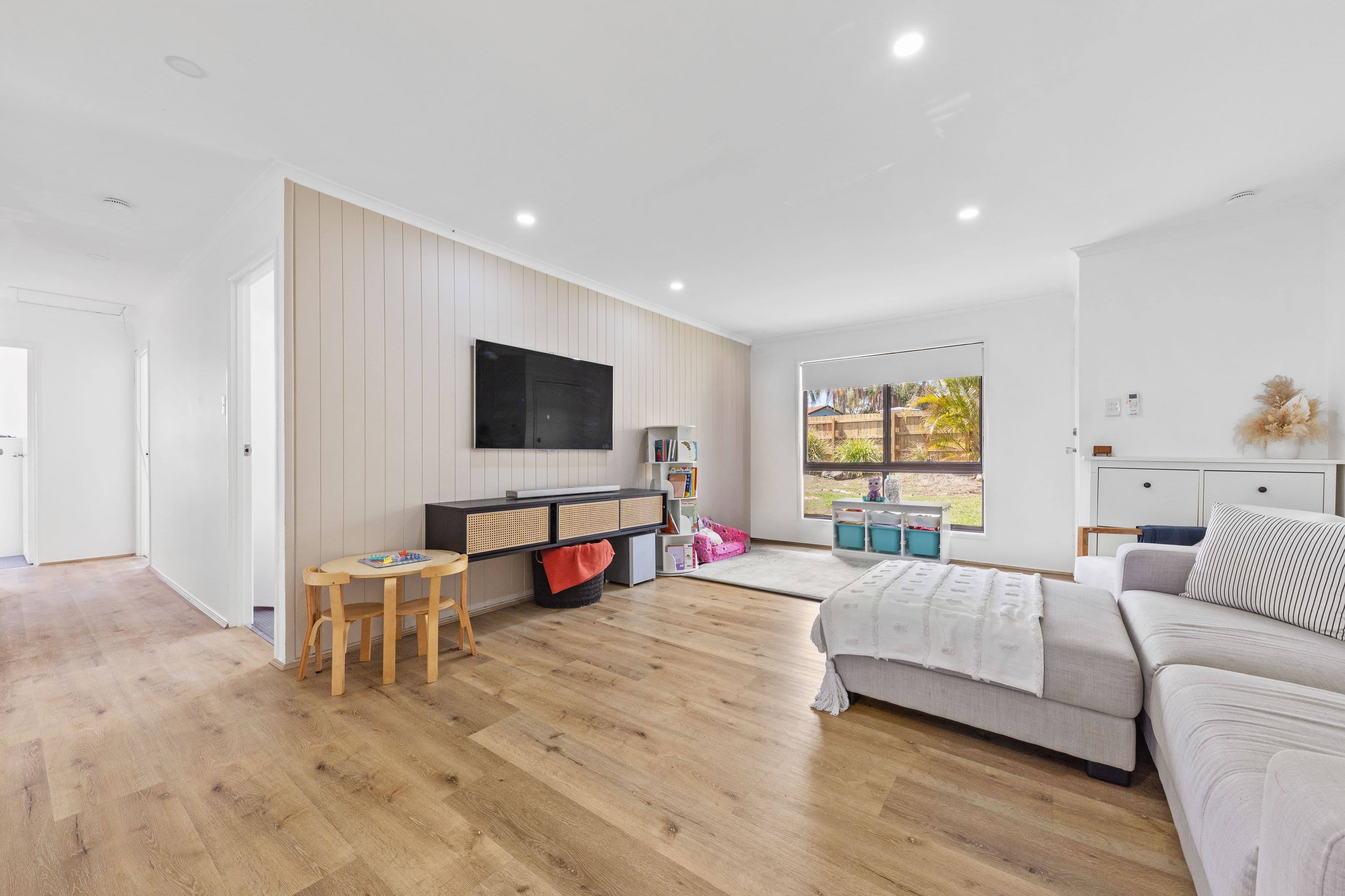 5 KAROOM Drive, Glenfield Park, Glenfield Park - Thumbnail 2