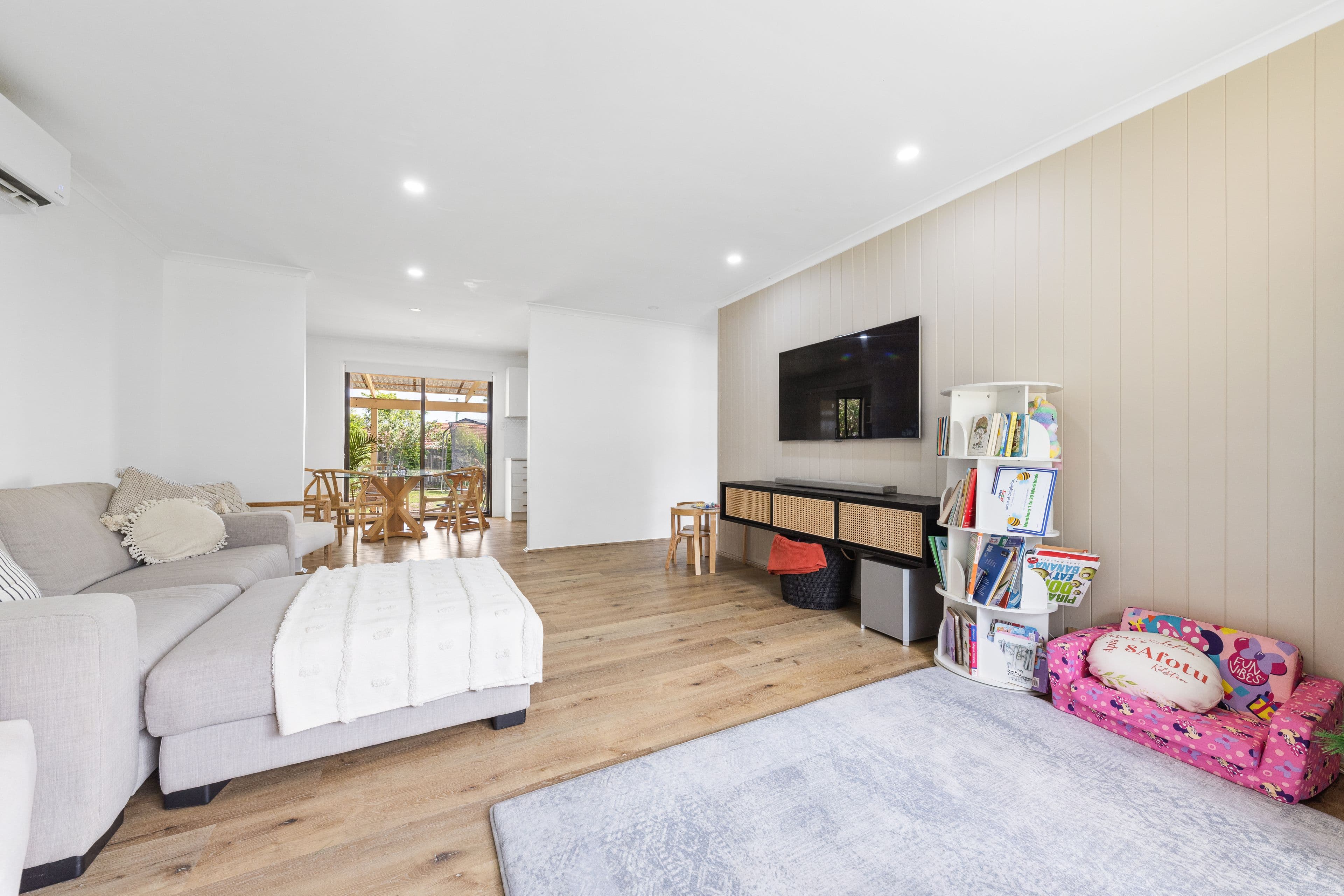 5 KAROOM Drive, Glenfield Park, Glenfield Park - Thumbnail 3