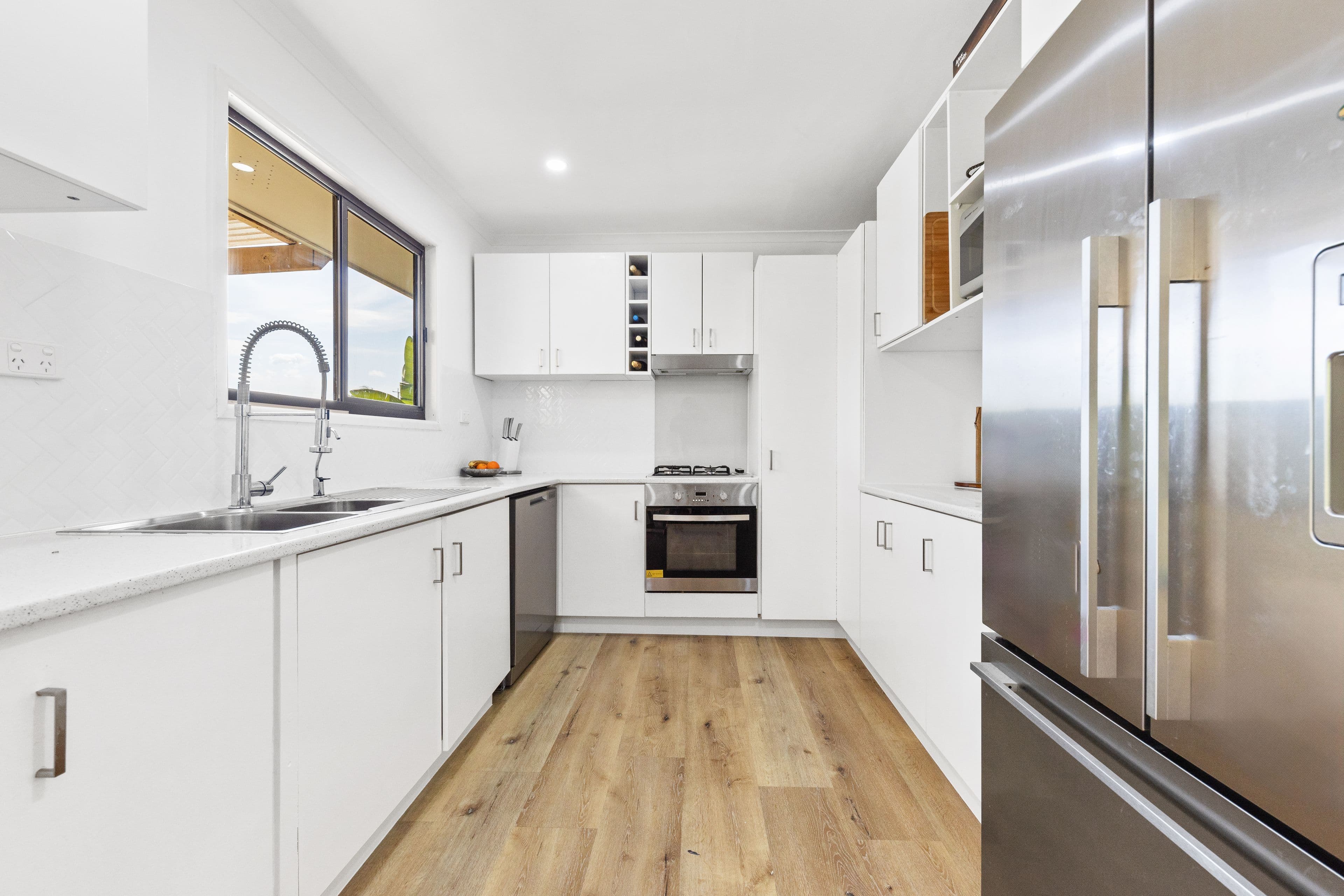 5 KAROOM Drive, Glenfield Park, Glenfield Park - Thumbnail 5