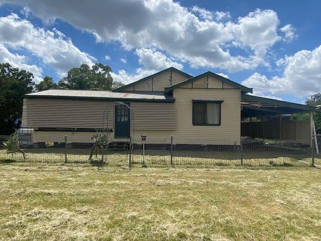 4 Walsh Street, Dalby QLD 4405, Dalby - Image 1