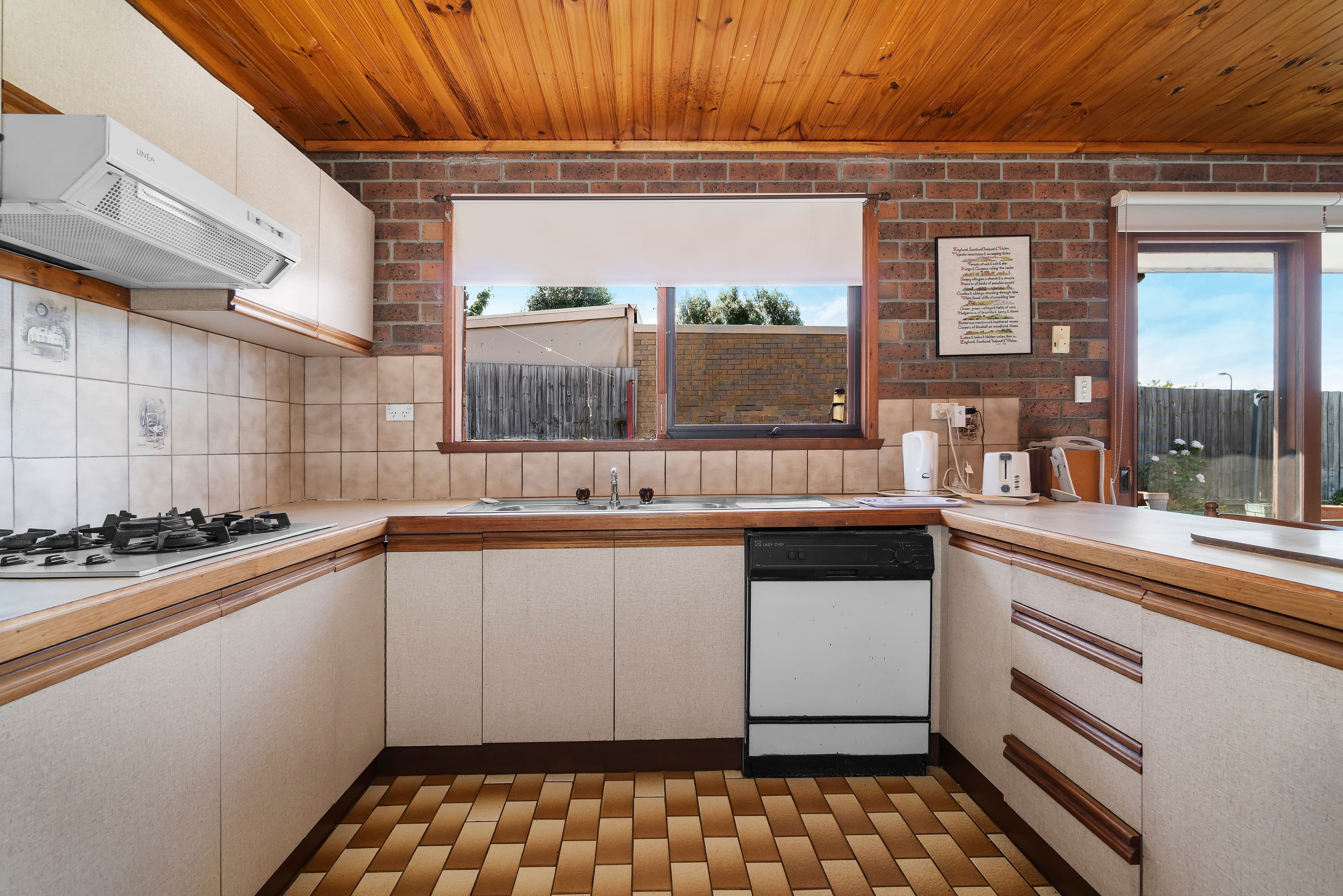 8 Moray Court, Narre Warren VIC 3805, Narre Warren - Thumbnail 2