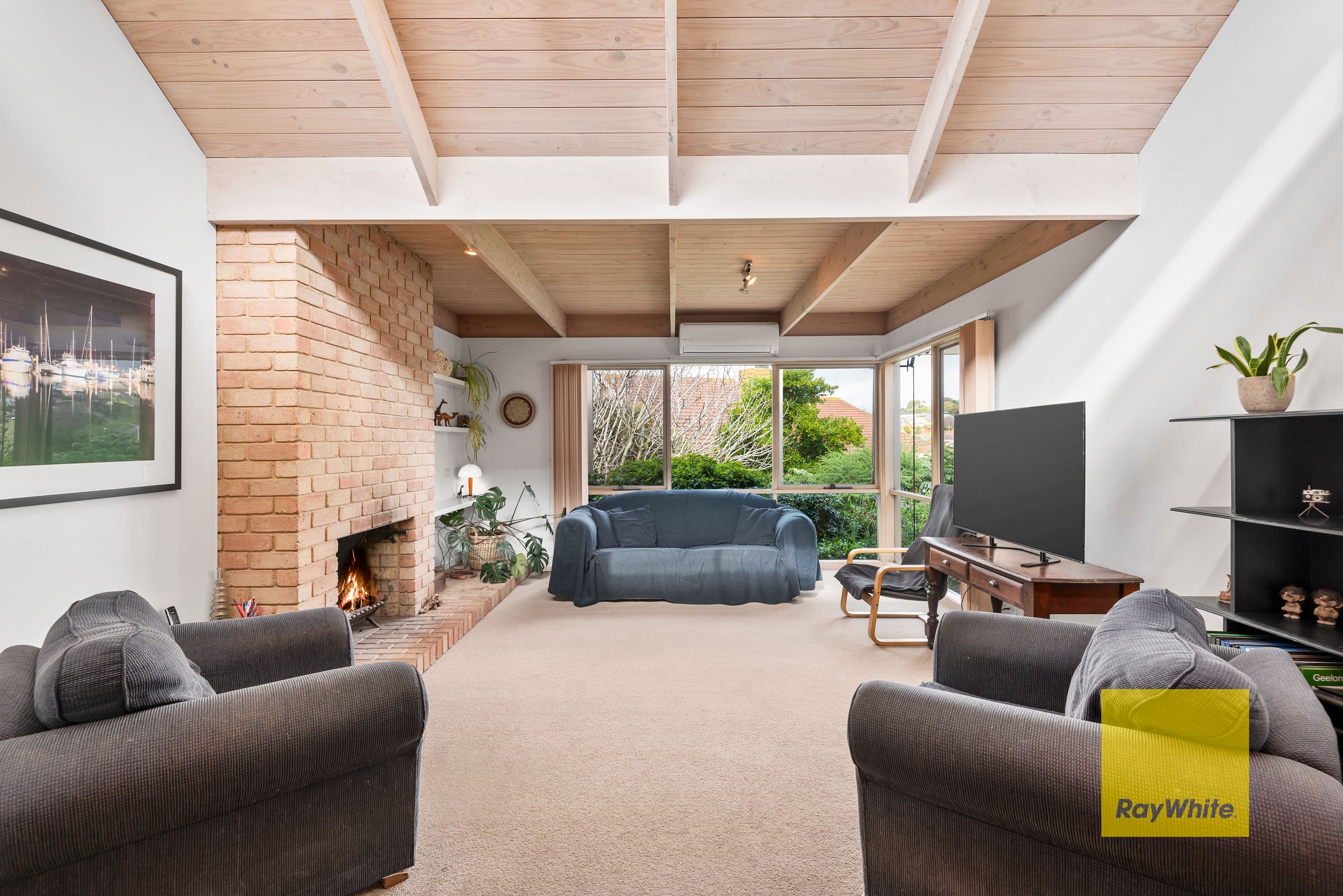 8 Triumph Court, Highton VIC 3216, Highton - Thumbnail 2