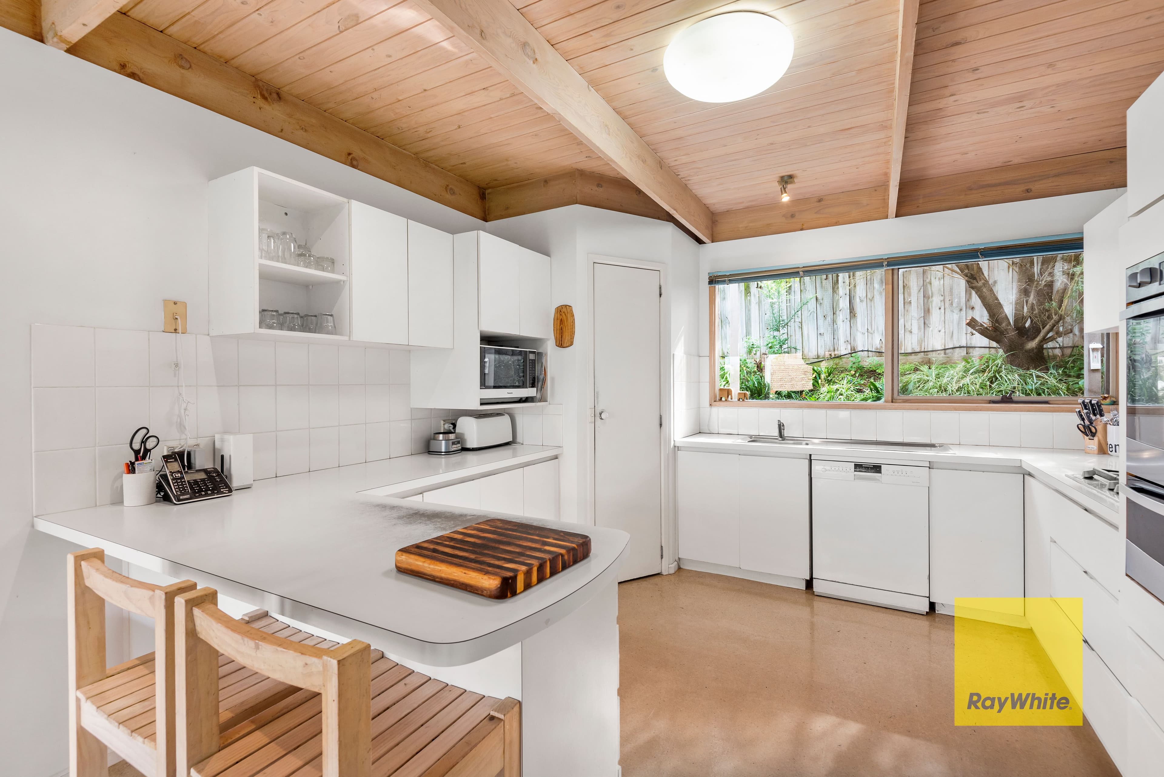 8 Triumph Court, Highton VIC 3216, Highton - Thumbnail 4