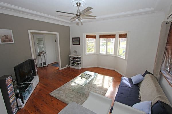 6 Edgewater Avenue, GREEN POINT NSW 2251, Green Point - Thumbnail 2