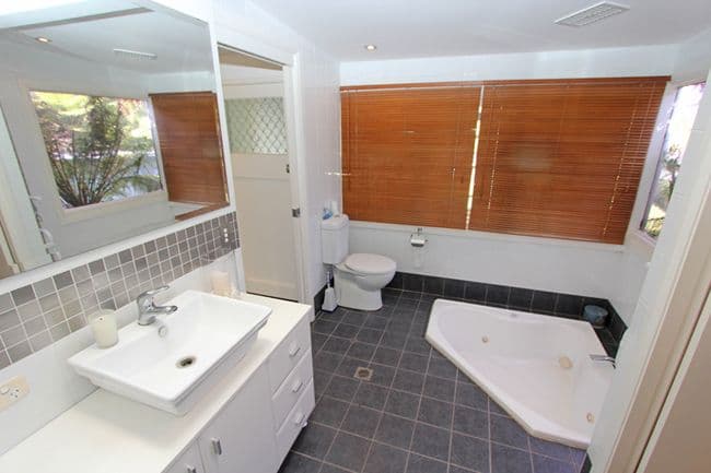 6 Edgewater Avenue, GREEN POINT NSW 2251, Green Point - Thumbnail 5
