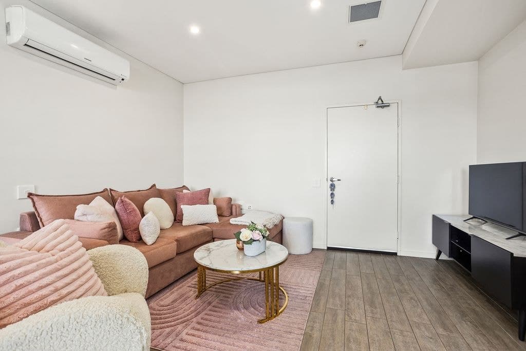 204/118 Gladstone Avenue, Coniston - Thumbnail 2