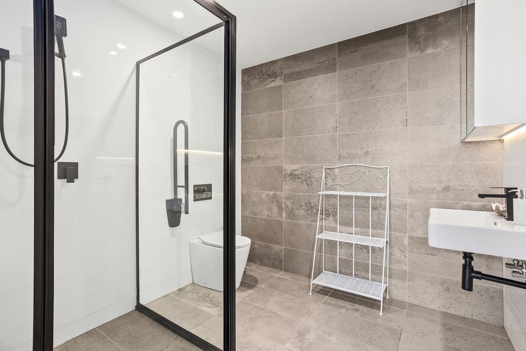 204/118 Gladstone Avenue, Coniston - Thumbnail 6