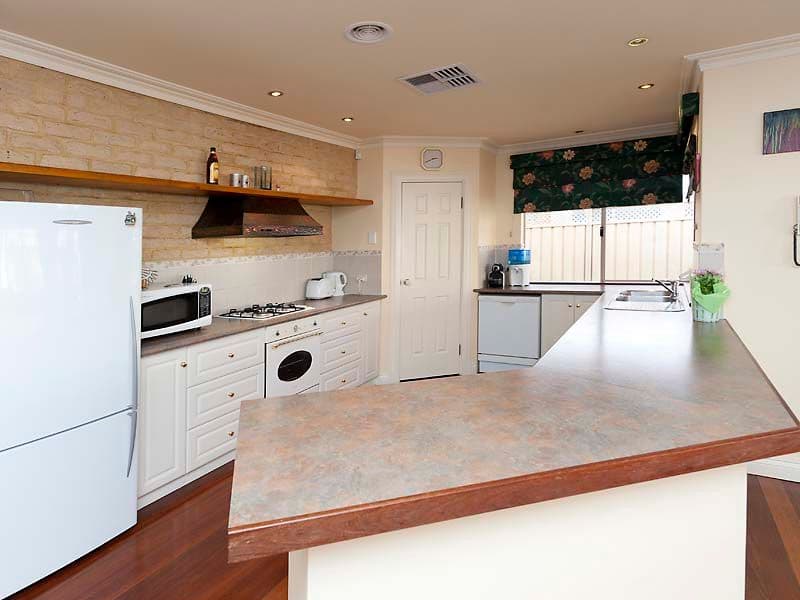 10 Lacombe Court, CANNING VALE WA 6155, Canning Vale - Thumbnail 2