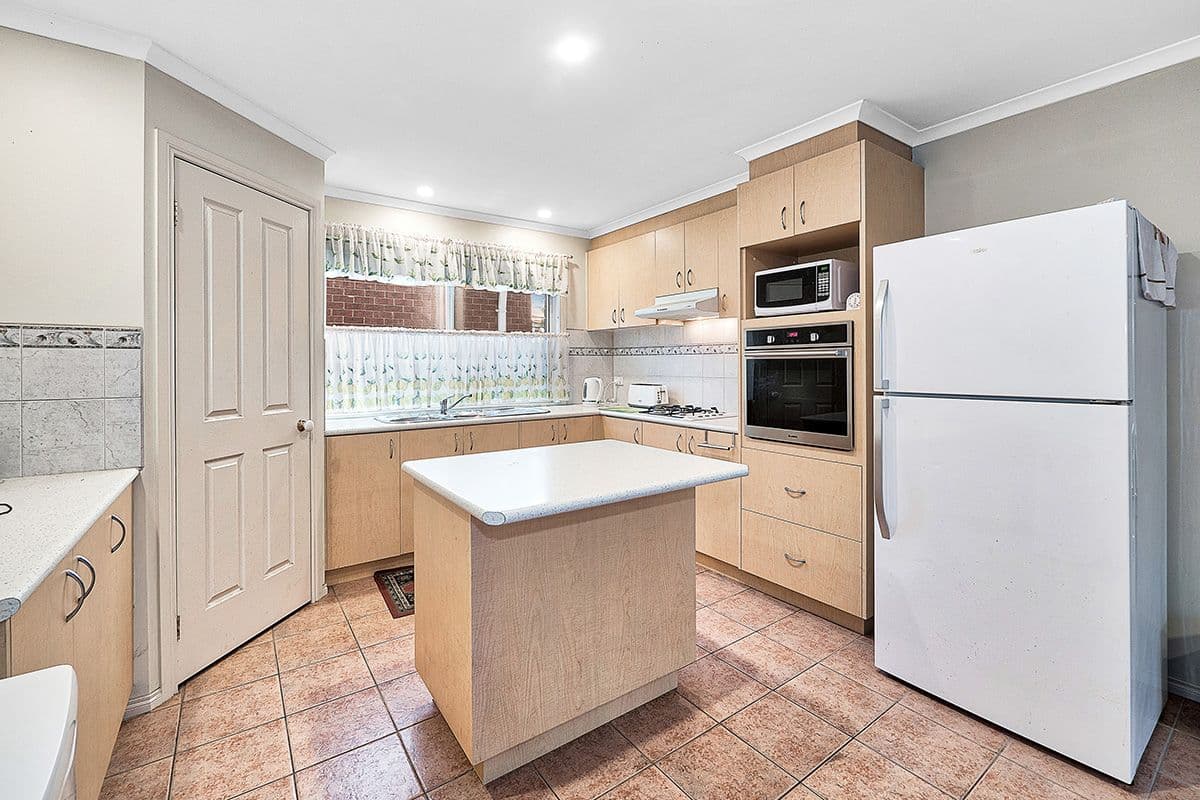 35 Glenaire Crescent, Cranbourne West VIC 3977, Cranbourne West - Thumbnail 3