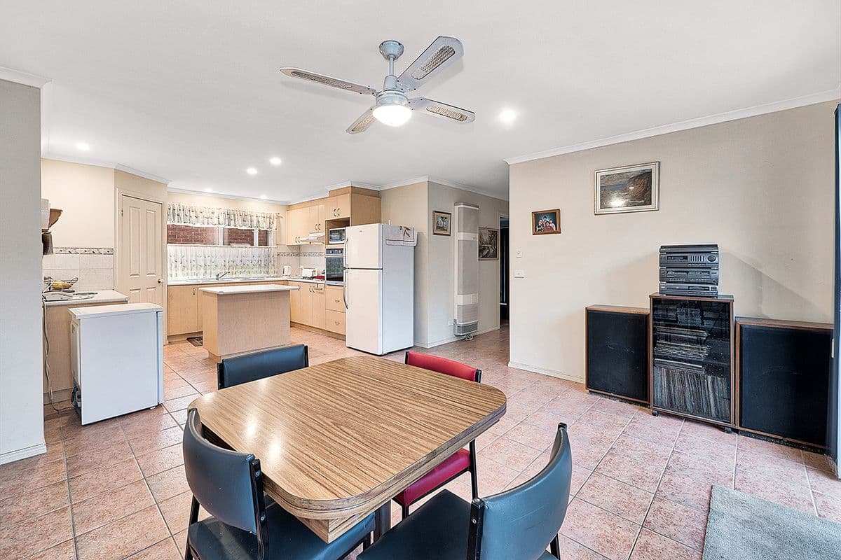 35 Glenaire Crescent, Cranbourne West VIC 3977, Cranbourne West - Thumbnail 7