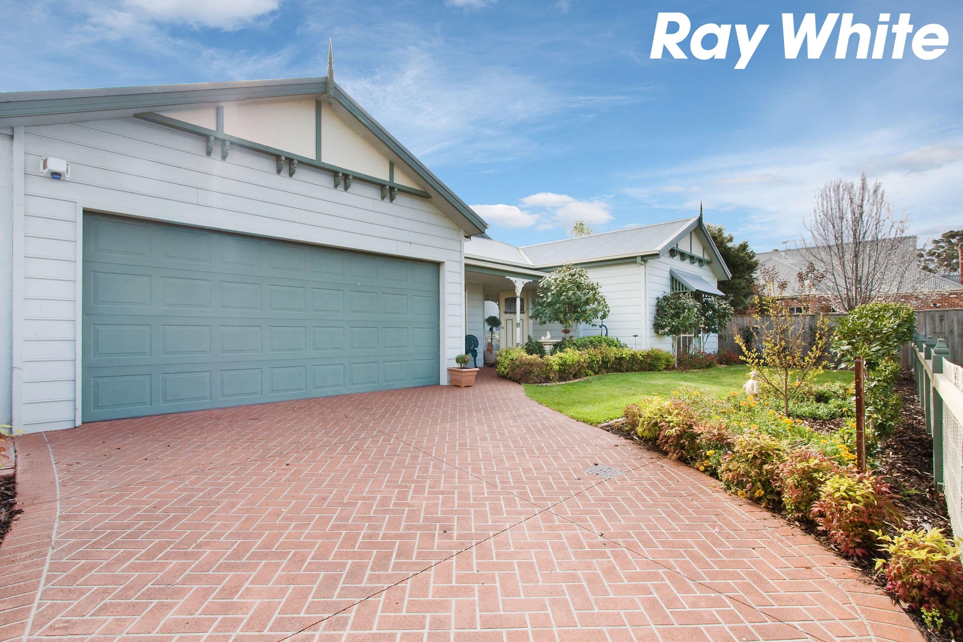 21 Colonial Way, Pakenham VIC 3810, Pakenham - Thumbnail 2