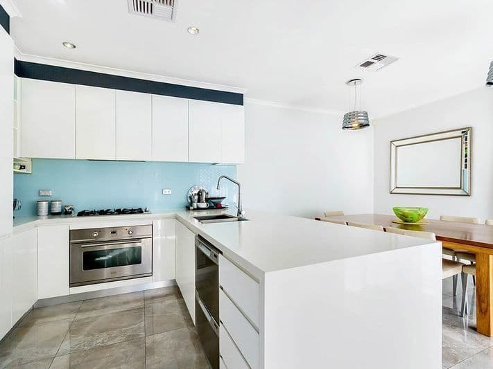 34 Pearce Avenue, Newington - Image 1