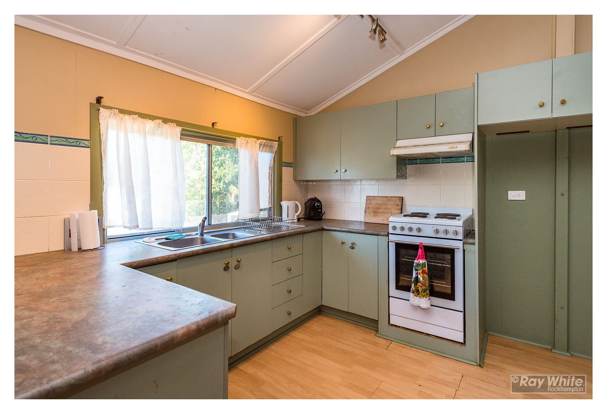 2 Medcraf Street, Park Avenue QLD 4701, Park Avenue - Thumbnail 3