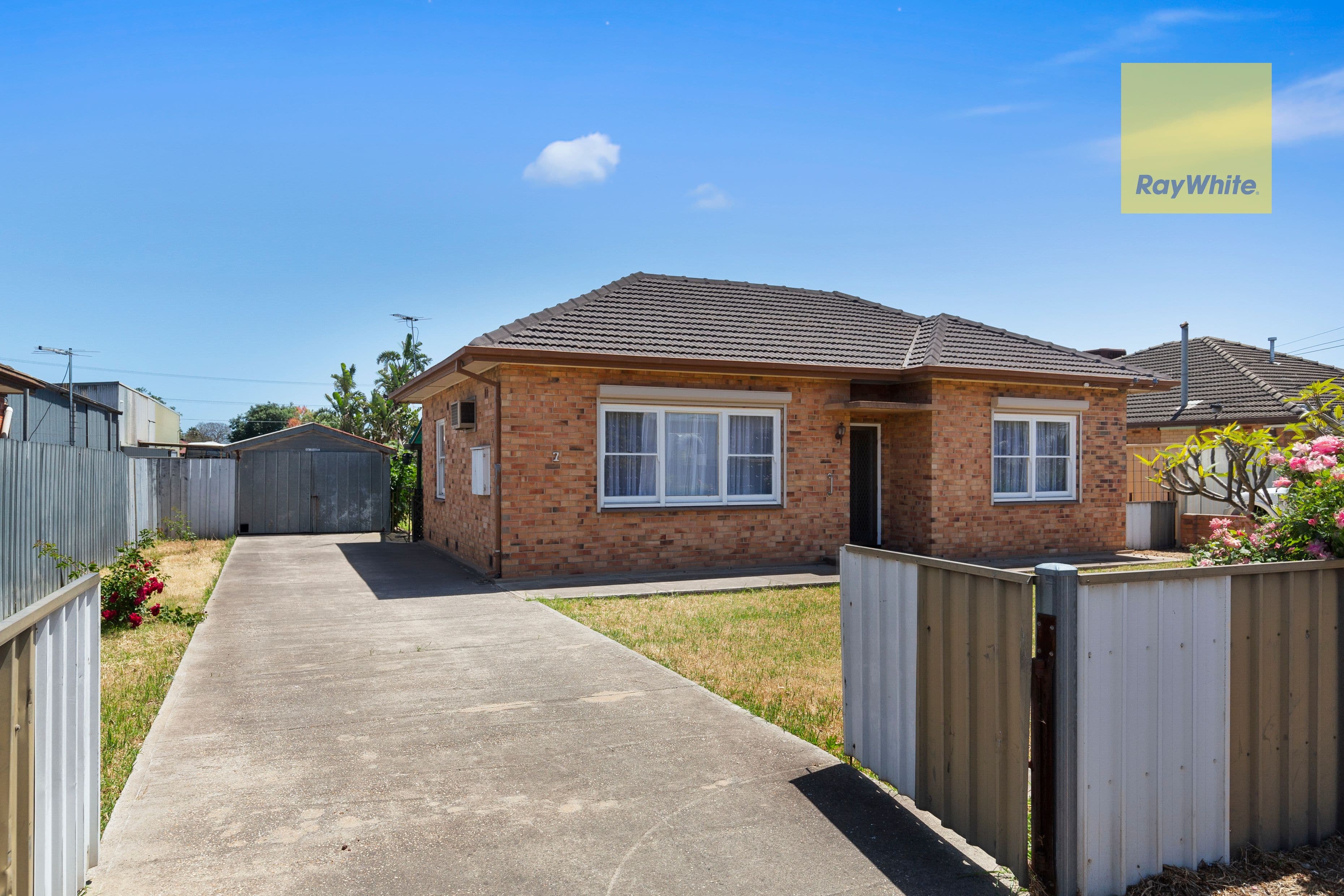 25 Larkspur Drive, St Albans VIC 3021, St Albans - Thumbnail 2