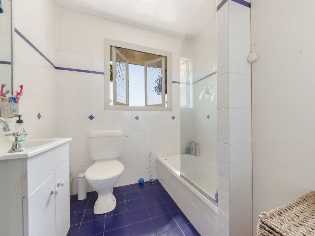 7 Berrigan Street, SOUTHPORT QLD 4215, Southport - Thumbnail 4
