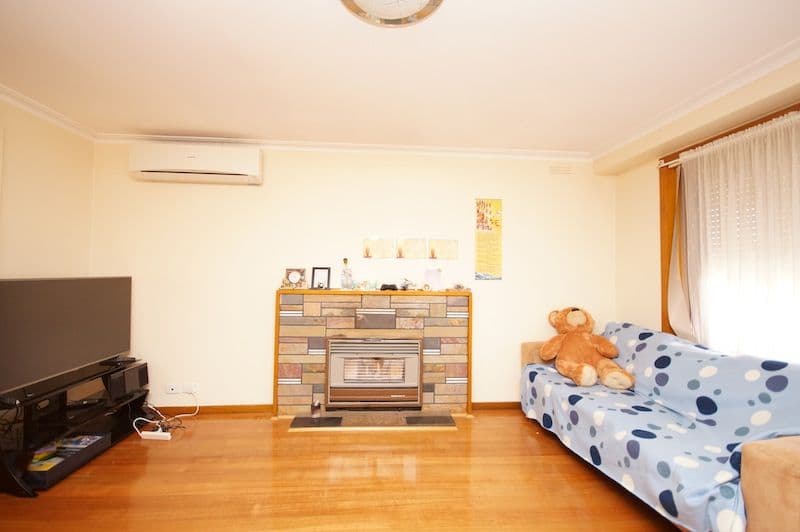 8 Mawson Avenue, Deer Park VIC 3023, Deer Park - Thumbnail 2