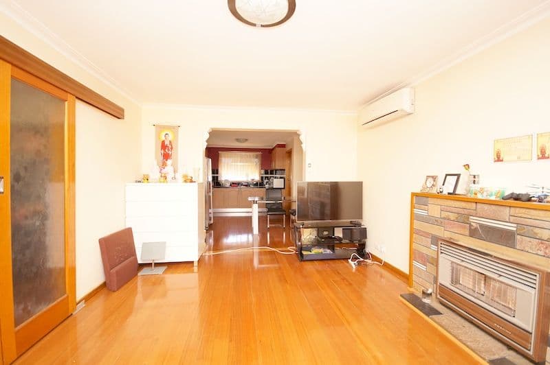 8 Mawson Avenue, Deer Park VIC 3023, Deer Park - Thumbnail 4