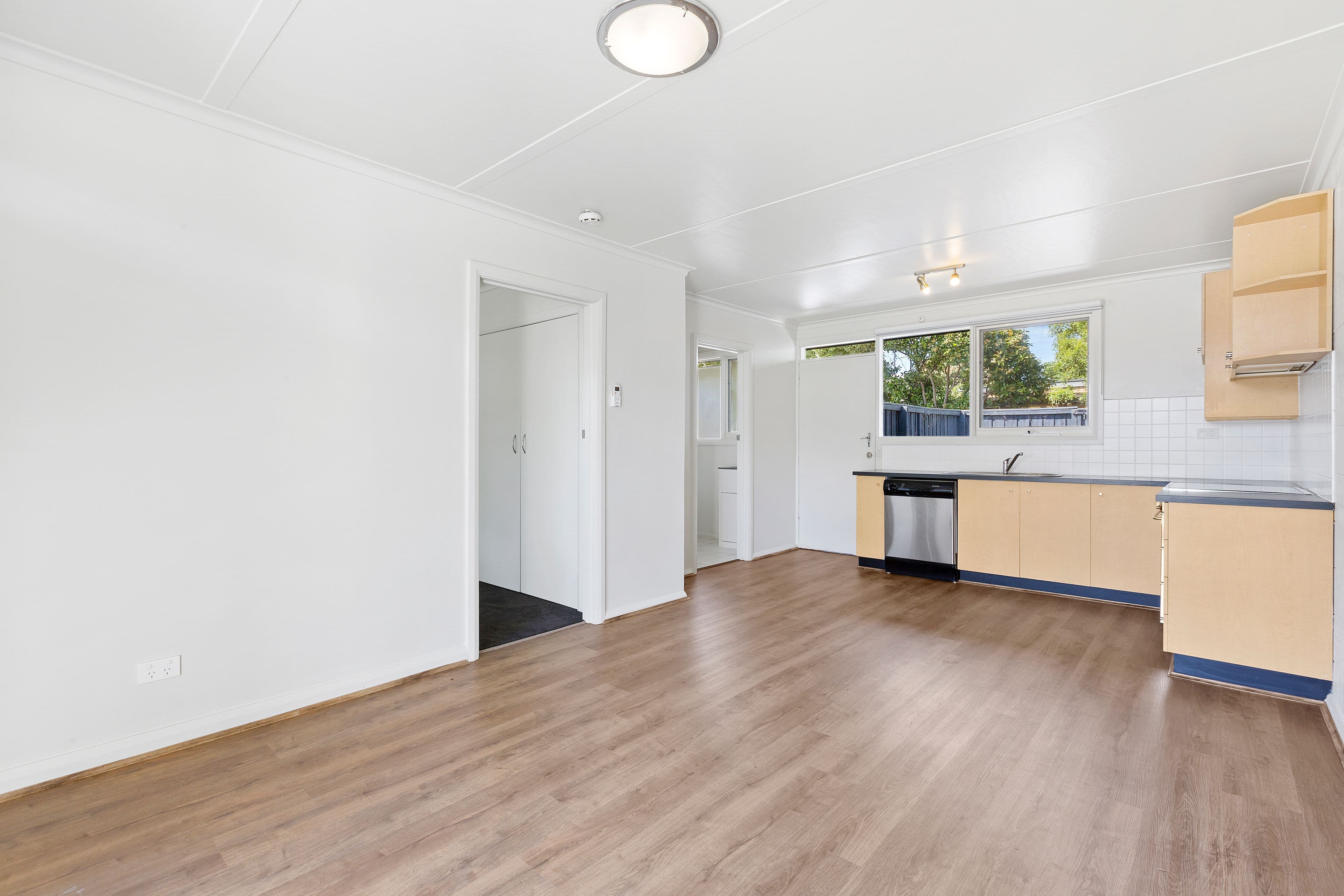 38 Bainbridge Avenue, Seaford VIC 3198, Seaford - Thumbnail 2
