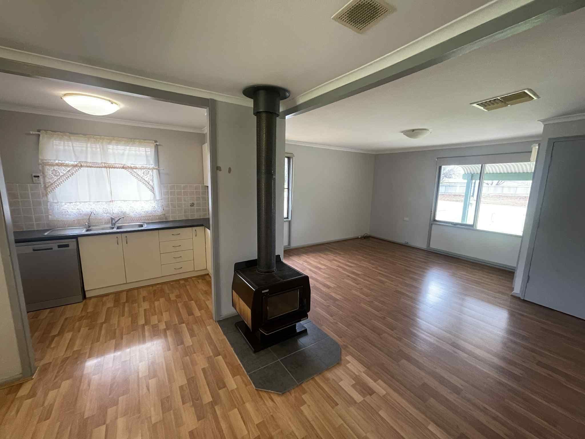 54 MIDDLETON Avenue, Griffith NSW 2680, Griffith - Thumbnail 2