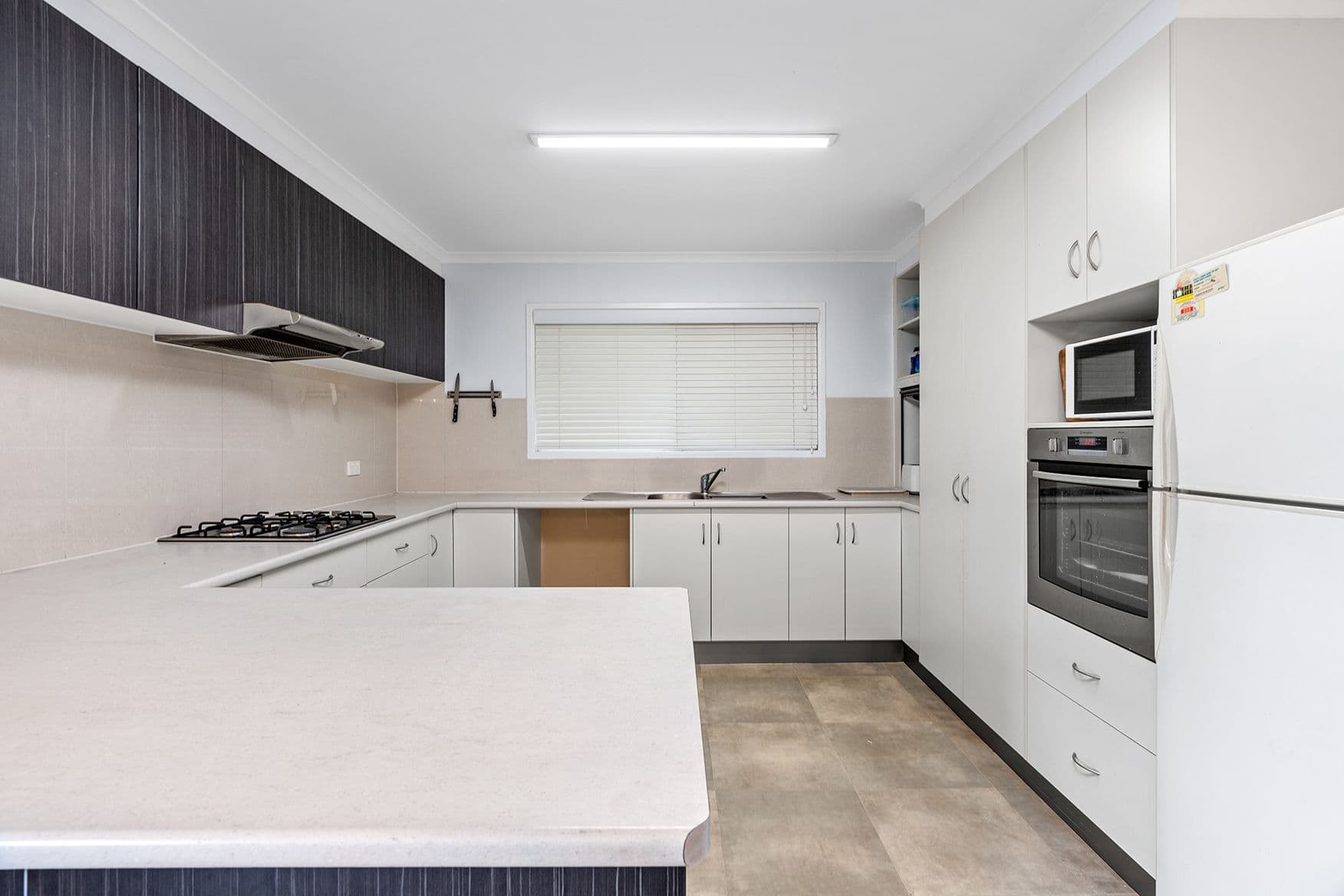 221 Borilla Street, Emerald QLD 4720, Emerald - Thumbnail 4