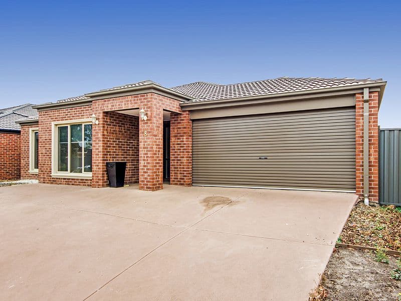 8 Murdeduke Crescent, WYNDHAM VALE VIC 3024, Wyndham Vale - Thumbnail 2