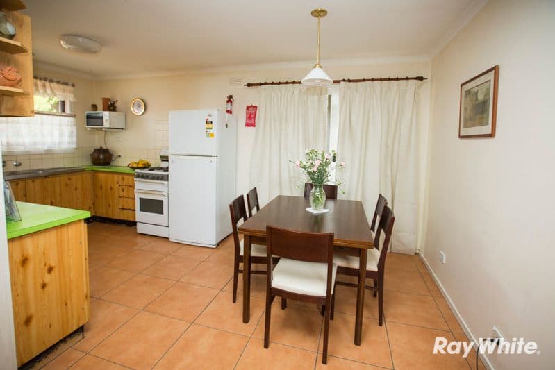 8 Ronald Court, PAKENHAM VIC 3810, Pakenham - Thumbnail 4