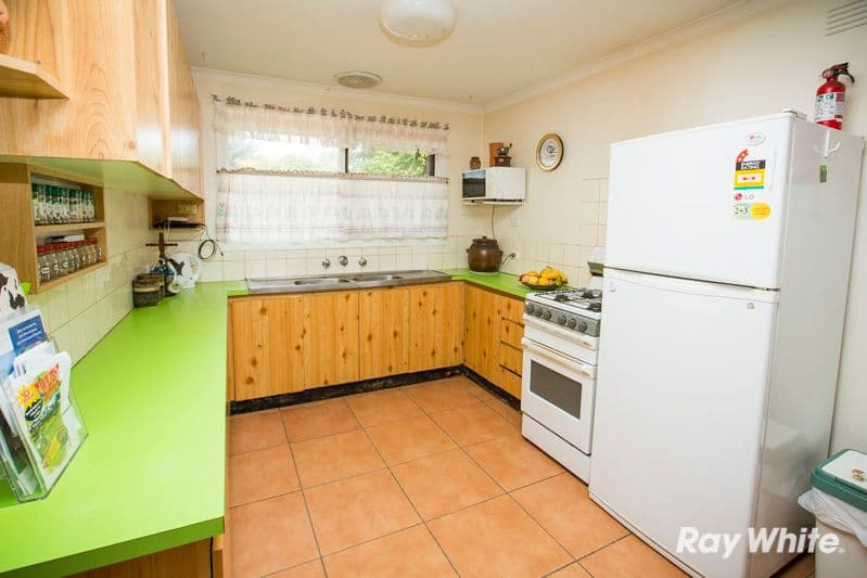 8 Ronald Court, PAKENHAM VIC 3810, Pakenham - Thumbnail 5