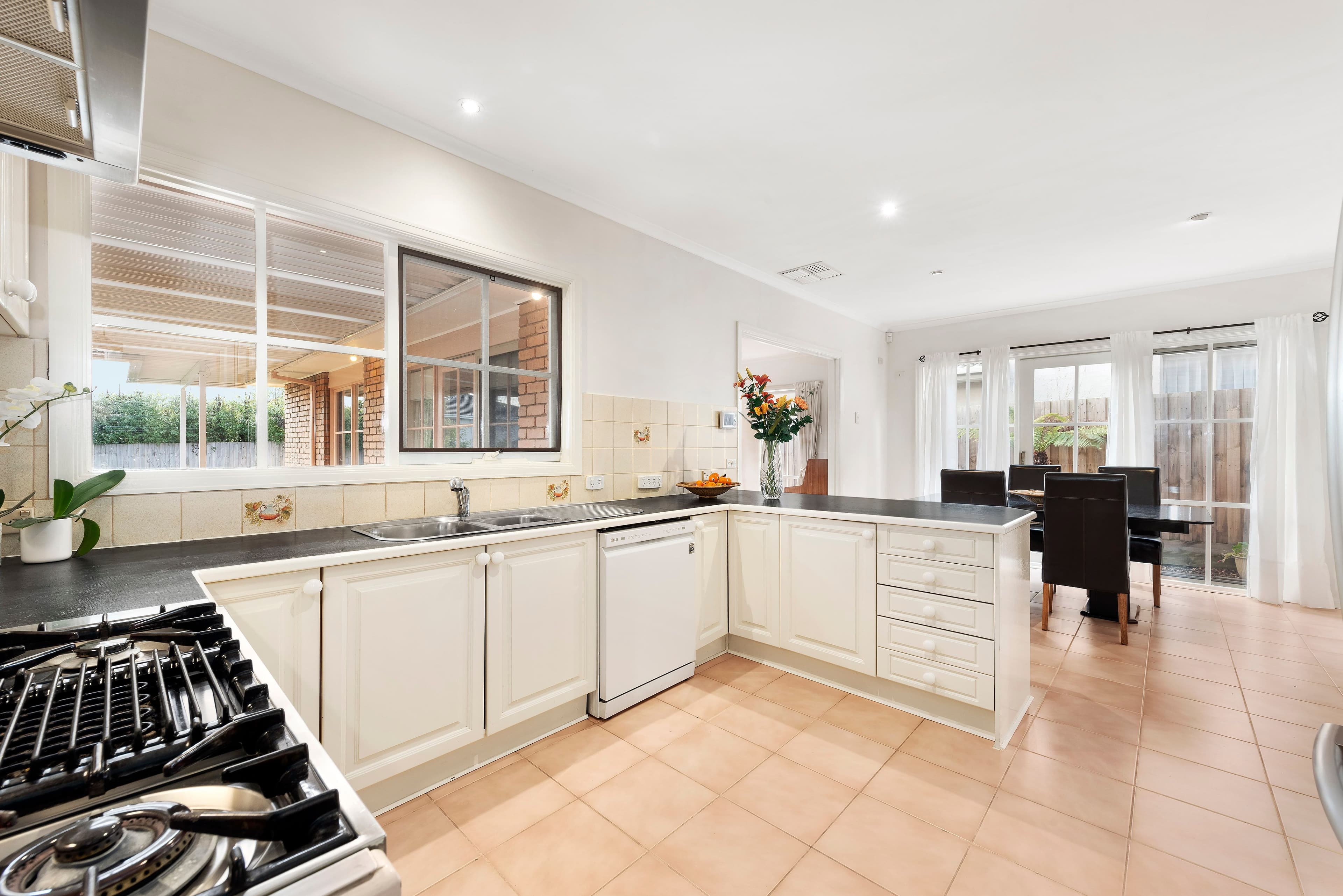 13 Damian Place, Wantirna South VIC 3152, Wantirna South - Thumbnail 4