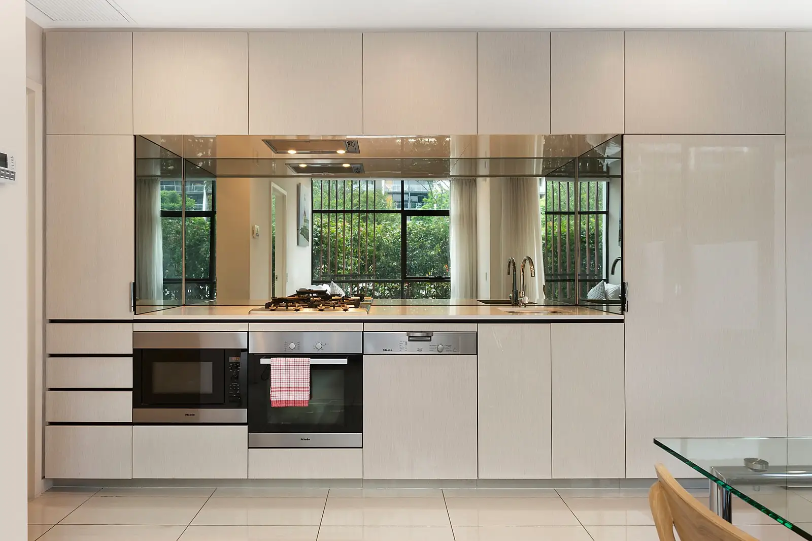 350/3 William Street, East - Thumbnail 2