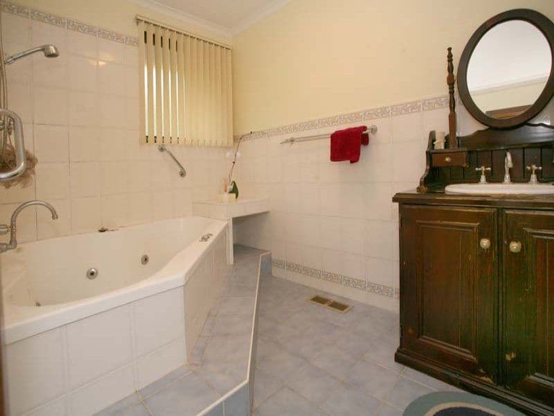 24 Marriott Parade, GLEN WAVERLEY VIC 3150, Glen Waverley - Thumbnail 7